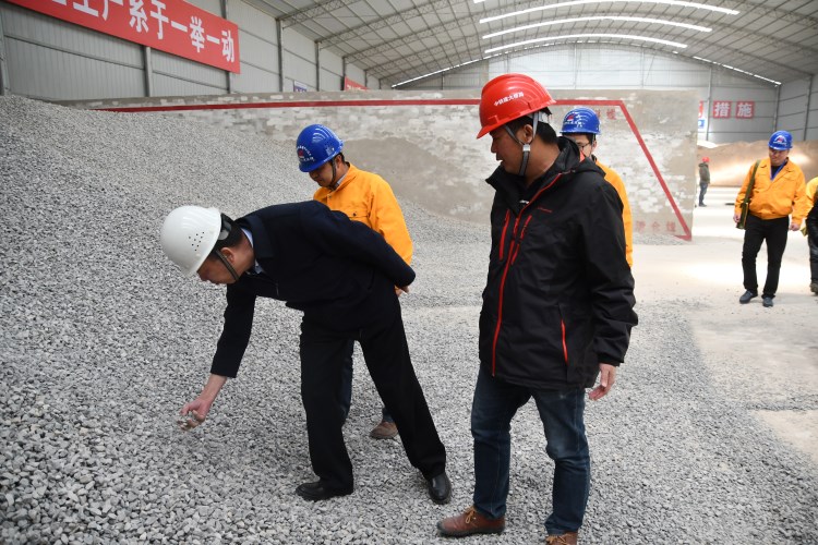 J:集團(tuán)網(wǎng)站模塊公司動態(tài)8.2子公司動態(tài).甘肅省交通工程建設(shè)監(jiān)理有限公司省交通監(jiān)理公司動態(tài)新聞（2018.4-2019.7）生產(chǎn)經(jīng)營?9.1.24精準(zhǔn)把脈 助推高質(zhì)量發(fā)展——甘肅交通監(jiān)理公司項(xiàng)目機(jī)構(gòu)年度目標(biāo)責(zé)任考核工作紀(jì)實(shí)_0_1_3.jpg